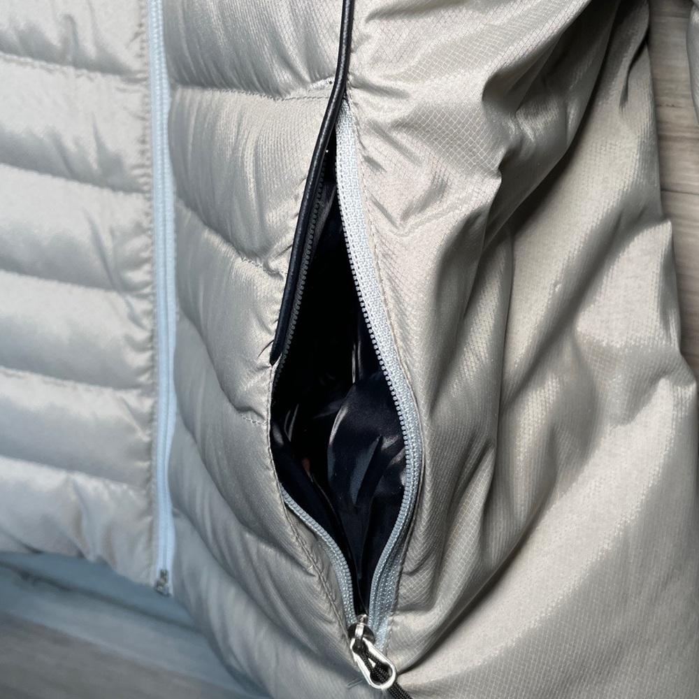 NWT- Women's Spyder Timeless Down Puffer Coat, M - Picture 4 of 11